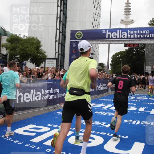 29.06.2025 - hella hamburg halbmarathon Michael Strokosch http://msf.ph/oto/8240851 29.06.2025 10:55:23 Ziel 4189, 5287, 5643, 6723, 6891, 8487, 8973, 10188, 10263, 11184, 12526, 13236, 13470, 16521, 16985, 18290, 18380, 18531 meine-sportfotos.de