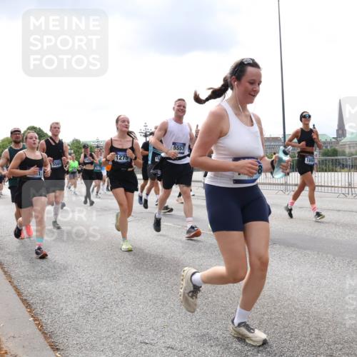 29.06.2025 - hella hamburg halbmarathon Lena Gebhardt http://msf.ph/oto/8240855 29.06.2025 10:33:50 Lombardsbrücke 1189, 1275, 1417, 1705, 1787, 1896, 1995, 2265, 2342, 2482, 2496, 2526, 2776, 2933, 3170, 3264, 3340, 3345, 3560, 3812, 3829, 3848, 4164, 4361, 4433, 4449, 4479, 4696, 4807, 4942, 5075, 5096, 5141, 5557, 5561, 5566, 5569, 5584, 5691, 5821, 5822, 5887, 6109, 6364, 6515, 6516, 6854, 6956, 6999, 7027, 7565, 7653, 7705, 8021, 8157, 8202, 8277, 8282, 8375, 8377, 8383, 8401, 8891, 9094, 9234, 9258, 9438, 9750, 9799, 9875, 9995, 10007, 10071, 10561, 11811 meine-sportfotos.de