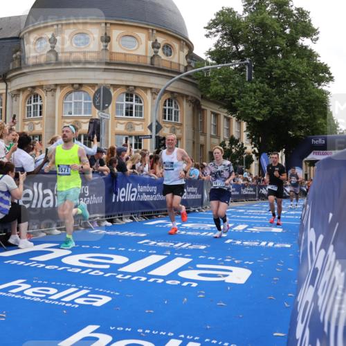 29.06.2025 - hella hamburg halbmarathon Strokosch-Dieckow http://msf.ph/oto/8240873 29.06.2025 10:36:42 Ziel 1571, 3809, 4865, 5092, 5961, 6529, 13343, 14622, 15621, 15939, 16523, 18038, 18733 meine-sportfotos.de