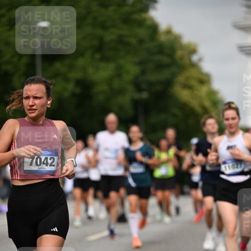 29.06.2025 - hella hamburg halbmarathon Dr. Thomas Lammeyer http://msf.ph/oto/8240901 29.06.2025 10:14:03 Kennedybrücke 1483, 1513, 1573, 1838, 3921, 4389, 5511, 7042, 7250, 7333, 7685, 8090, 8219, 8890, 9366, 9674, 9681, 9816, 9988, 11027, 11180 meine-sportfotos.de