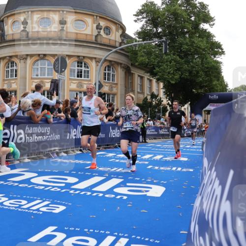 29.06.2025 - hella hamburg halbmarathon Strokosch-Dieckow http://msf.ph/oto/8240903 29.06.2025 10:36:43 Ziel 1571, 3809, 4865, 5092, 5961, 6529, 7310, 13343, 14622, 15621, 15939, 18038, 18733 meine-sportfotos.de