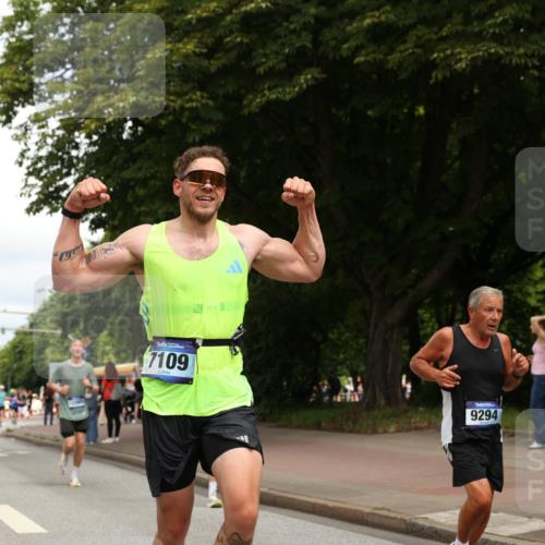 29.06.2025 - hella hamburg halbmarathon Yannick Fuchs http://msf.ph/oto/8240929 29.06.2025 10:34:53 20KM 1603, 1882, 2324, 2714, 2750, 2826, 4843, 5050, 5375, 5409, 5508, 5745, 5803, 5916, 6080, 6149, 6152, 6649, 7109, 7495, 7622, 8370, 8465, 8467, 9294, 10369, 10900, 10968, 11731, 12088, 12540, 12704, 12865, 13029, 13667, 14924, 15015, 15424, 15542, 15813, 16580, 16761, 17245, 18614, 18979 meine-sportfotos.de