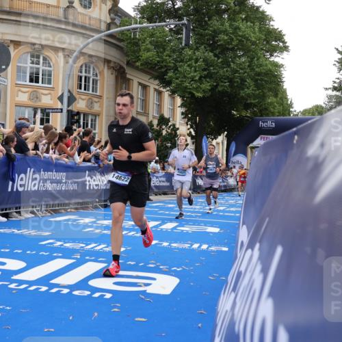 29.06.2025 - hella hamburg halbmarathon Strokosch-Dieckow http://msf.ph/oto/8240972 29.06.2025 10:36:44 Ziel 1571, 3809, 4865, 5092, 5961, 6529, 7310, 13141, 13343, 14622, 15621, 15939, 18038, 18733 meine-sportfotos.de
