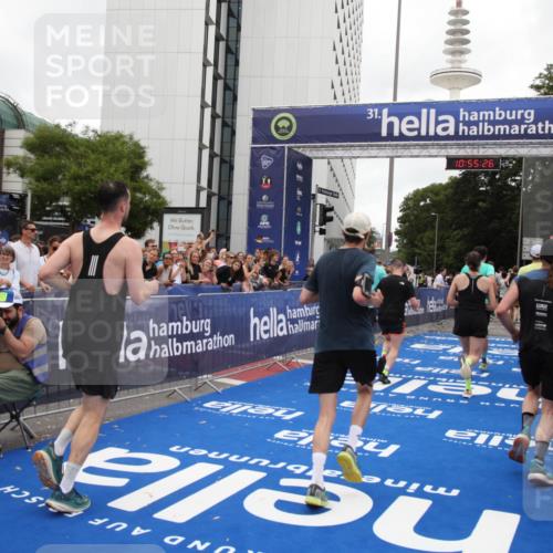 29.06.2025 - hella hamburg halbmarathon Michael Strokosch http://msf.ph/oto/8240985 29.06.2025 10:55:25 Ziel 1130, 4189, 5287, 5643, 6723, 6938, 8487, 10263, 11184, 12526, 13236, 13470, 16985, 17603, 17940, 18290, 18380, 18531 meine-sportfotos.de