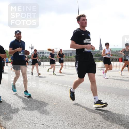 29.06.2025 - hella hamburg halbmarathon Lena Gebhardt http://msf.ph/oto/8241002 29.06.2025 10:45:20 Lombardsbrücke 1024, 1060, 1085, 1273, 1629, 1685, 1713, 1798, 1924, 2007, 2008, 2216, 2217, 2657, 2664, 2779, 2973, 3160, 3164, 3357, 3377, 3570, 3879, 3993, 4099, 4102, 4186, 4224, 4275, 4306, 4337, 4504, 4820, 4851, 5099, 5108, 5190, 5339, 5636, 5949, 6150, 6509, 6763, 6788, 6841, 6888, 6911, 6922, 6980, 7283, 7530, 7541, 7699, 7859, 7912, 8594, 8605, 8745, 8762, 8907, 9036, 9620, 10030, 10182, 10225, 10562, 10566, 10668, 10707, 11314, 12198, 12332, 12334, 12394, 13039, 13261 meine-sportfotos.de