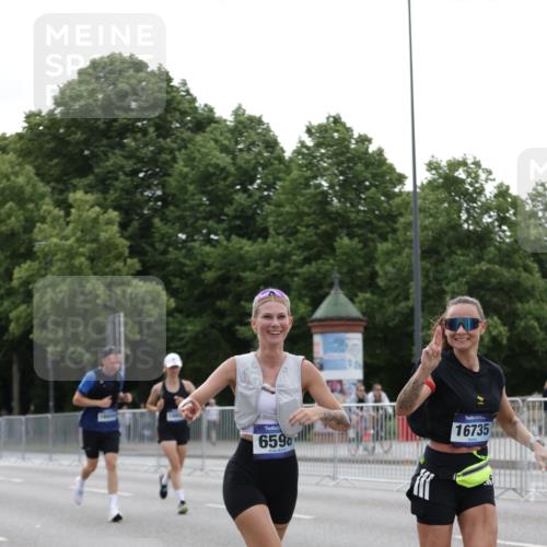 29.06.2025 - hella hamburg halbmarathon Jannik Wohlers http://msf.ph/oto/8241011 29.06.2025 10:29:43 Lombardsbrücke 1097, 1547, 3443, 3573, 3613, 5063, 5322, 6598, 6616, 6626, 8792, 8941, 10162, 12504, 12537, 12710, 14304, 16182, 16601, 16604, 16735, 16769, 17529, 18046, 18503, 18671 meine-sportfotos.de