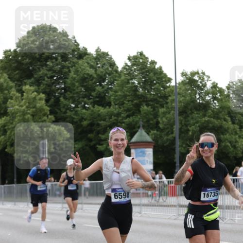 29.06.2025 - hella hamburg halbmarathon Jannik Wohlers http://msf.ph/oto/8241038 29.06.2025 10:29:43 Lombardsbrücke 1097, 1547, 3443, 3573, 3613, 5063, 5322, 6598, 6616, 6626, 8792, 8941, 10162, 12504, 12537, 12710, 14304, 16182, 16601, 16604, 16735, 16769, 17529, 18046, 18503, 18671 meine-sportfotos.de