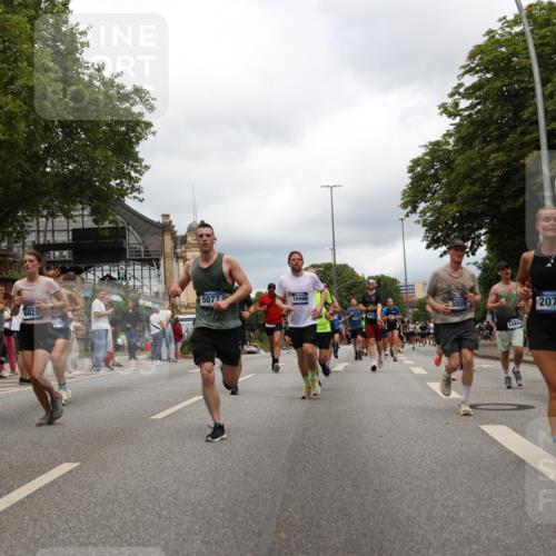 29.06.2025 - hella hamburg halbmarathon Yannick Fuchs http://msf.ph/oto/8241082 29.06.2025 10:47:24 20KM 1061, 1151, 1499, 1706, 1727, 1783, 2074, 2082, 2099, 2346, 2910, 3059, 3208, 3209, 3334, 4065, 4635, 4770, 5077, 5866, 6198, 6481, 6628, 6629, 6762, 6877, 6942, 7177, 7509, 7864, 7918, 8390, 8447, 9142, 9537, 10549, 10724, 10891, 10895, 11992, 12379, 12413, 12490, 12875, 12909, 12910, 13032, 13289, 13997, 14323, 15061, 15126, 15179, 15430, 15497, 15502, 16477, 16538, 16986, 18134, 18487, 18590, 18720, 19244 meine-sportfotos.de