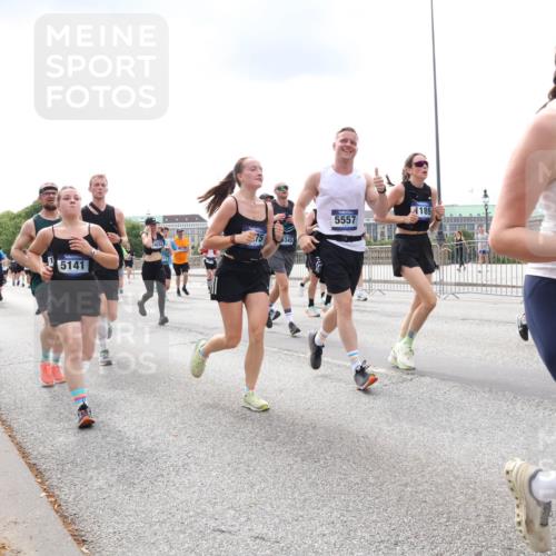 29.06.2025 - hella hamburg halbmarathon Lena Gebhardt http://msf.ph/oto/8241084 29.06.2025 10:33:50 Lombardsbrücke 1189, 1275, 1417, 1705, 1787, 1896, 1995, 2265, 2342, 2482, 2496, 2526, 2776, 2933, 3170, 3264, 3340, 3345, 3560, 3812, 3829, 3848, 4164, 4361, 4433, 4449, 4479, 4696, 4807, 4942, 5075, 5096, 5141, 5557, 5561, 5566, 5569, 5584, 5691, 5821, 5822, 5887, 6109, 6364, 6515, 6516, 6854, 6956, 6999, 7027, 7565, 7653, 7705, 8021, 8157, 8202, 8277, 8282, 8375, 8377, 8383, 8401, 8891, 9094, 9234, 9258, 9438, 9750, 9799, 9875, 9995, 10007, 10071, 10561, 11811 meine-sportfotos.de