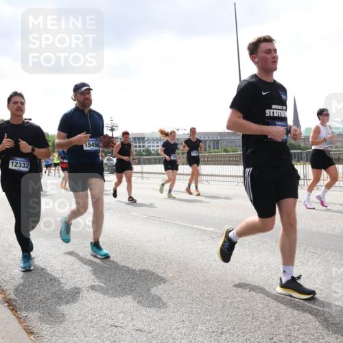 29.06.2025 - hella hamburg halbmarathon Lena Gebhardt http://msf.ph/oto/8241085 29.06.2025 10:45:20 Lombardsbrücke 1024, 1060, 1085, 1273, 1629, 1685, 1713, 1798, 1924, 2007, 2008, 2216, 2217, 2657, 2664, 2779, 2973, 3160, 3164, 3357, 3377, 3570, 3879, 3993, 4099, 4102, 4186, 4224, 4275, 4306, 4337, 4504, 4820, 4851, 5099, 5108, 5190, 5339, 5636, 5949, 6150, 6509, 6763, 6788, 6841, 6888, 6911, 6922, 6980, 7283, 7530, 7541, 7699, 7859, 7912, 8594, 8605, 8745, 8762, 8907, 9036, 9620, 10030, 10182, 10225, 10562, 10566, 10668, 10707, 11314, 12198, 12332, 12334, 12394, 13039, 13261 meine-sportfotos.de