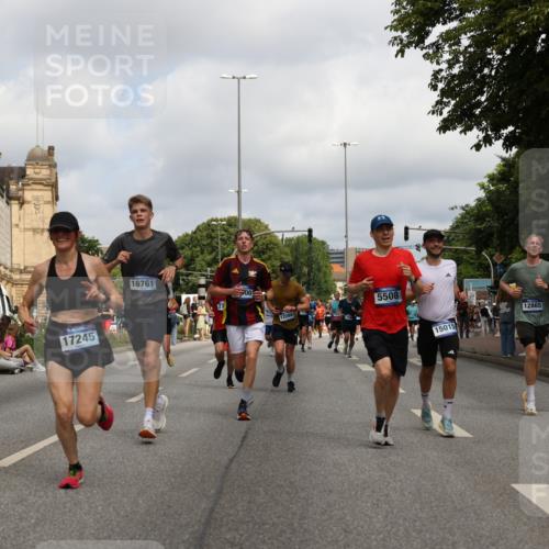 29.06.2025 - hella hamburg halbmarathon Yannick Fuchs http://msf.ph/oto/8241203 29.06.2025 10:34:53 20KM 1603, 1882, 2324, 2714, 2750, 2826, 4843, 5050, 5375, 5409, 5508, 5745, 5803, 5916, 6080, 6149, 6152, 6649, 7109, 7495, 7622, 8370, 8465, 8467, 9294, 10369, 10900, 10968, 11731, 12088, 12540, 12704, 12865, 13029, 13667, 14924, 15015, 15424, 15542, 15813, 16580, 16761, 17245, 18614, 18979 meine-sportfotos.de