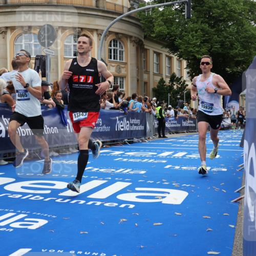 29.06.2025 - hella hamburg halbmarathon Strokosch-Dieckow http://msf.ph/oto/8241221 29.06.2025 10:36:50 Ziel 3959, 4865, 5307, 5961, 6529, 7310, 11620, 13141, 13343, 14691, 15939, 18384 meine-sportfotos.de