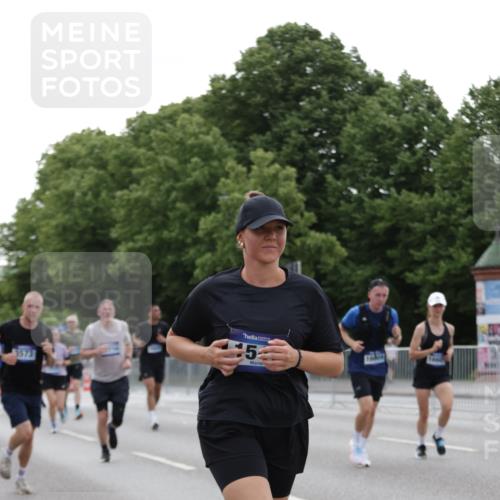 29.06.2025 - hella hamburg halbmarathon Jannik Wohlers http://msf.ph/oto/8241236 29.06.2025 10:29:44 Lombardsbrücke 1097, 1547, 3443, 3573, 3613, 5063, 5322, 6598, 6616, 6626, 8792, 8941, 10162, 12504, 12537, 12710, 13418, 14304, 16182, 16601, 16604, 16735, 16769, 17529, 18046, 18503, 18671 meine-sportfotos.de