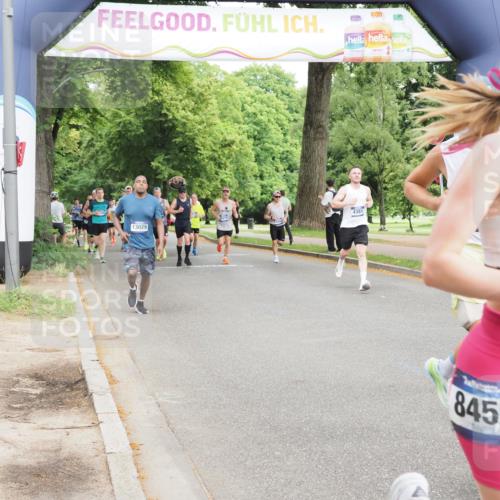 29.06.2025 - hella hamburg halbmarathon MichiJ http://msf.ph/oto/8241237 29.06.2025 10:27:45 Zwischen KM18-KM19 4381, 6037, 8091, 8450, 8958, 11447, 12915, 14272, 15257 meine-sportfotos.de