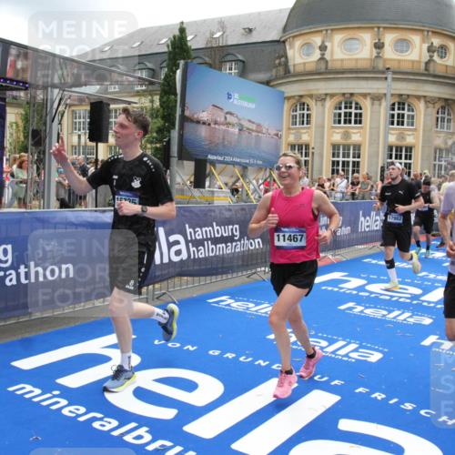 29.06.2025 - hella hamburg halbmarathon Michael Strokosch http://msf.ph/oto/8241239 29.06.2025 10:48:25 Ziel 1537, 3747, 5129, 5362, 5528, 6081, 6923, 7367, 8216, 9262, 9770, 11467, 12549, 15735, 17745, 17982, 18790, 18923, 18963 meine-sportfotos.de