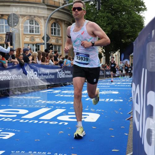 29.06.2025 - hella hamburg halbmarathon Strokosch-Dieckow http://msf.ph/oto/8241247 29.06.2025 10:36:51 Ziel 3959, 4865, 5307, 6529, 7310, 11620, 13141, 13343, 14691, 15939, 18384 meine-sportfotos.de