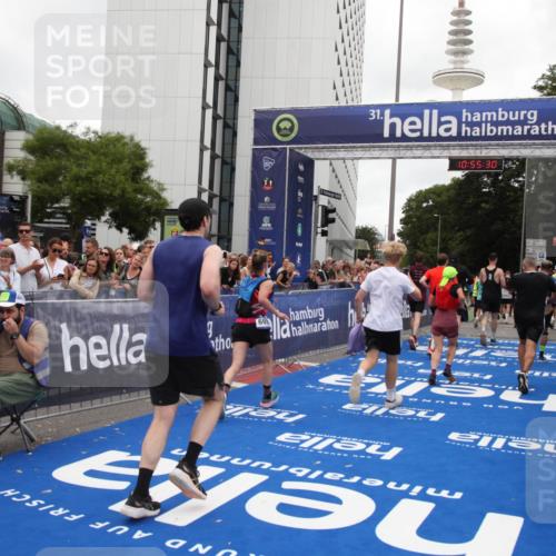 29.06.2025 - hella hamburg halbmarathon Michael Strokosch http://msf.ph/oto/8241259 29.06.2025 10:55:29 Ziel 1130, 2252, 2771, 4189, 4951, 5287, 5319, 6591, 6938, 8487, 12526, 13234, 13236, 16213, 16609, 16985, 17603, 17940, 18290 meine-sportfotos.de