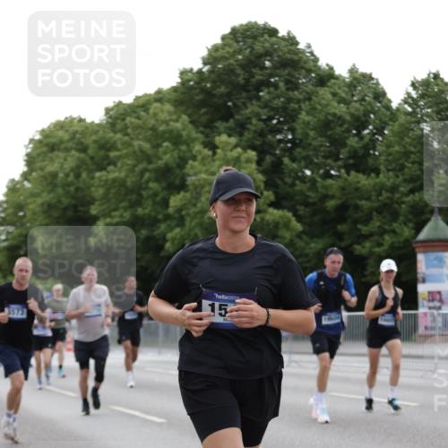 29.06.2025 - hella hamburg halbmarathon Jannik Wohlers http://msf.ph/oto/8241260 29.06.2025 10:29:44 Lombardsbrücke 1097, 1547, 3443, 3573, 3613, 5063, 5322, 6598, 6616, 6626, 8792, 8941, 10162, 12504, 12537, 12710, 13418, 14304, 16182, 16601, 16604, 16735, 16769, 17529, 18046, 18503, 18671 meine-sportfotos.de