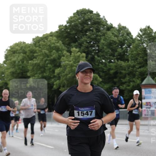 29.06.2025 - hella hamburg halbmarathon Jannik Wohlers http://msf.ph/oto/8241300 29.06.2025 10:29:44 Lombardsbrücke 1097, 1547, 3443, 3573, 3613, 5063, 5322, 6598, 6616, 6626, 8792, 8941, 10162, 12504, 12537, 12710, 13418, 14304, 16182, 16601, 16604, 16735, 16769, 17529, 18046, 18503, 18671 meine-sportfotos.de