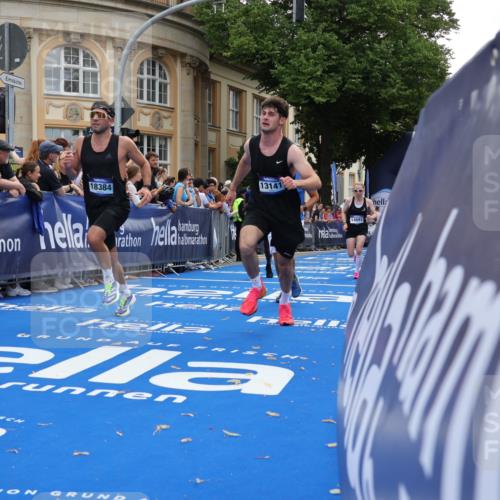 29.06.2025 - hella hamburg halbmarathon Strokosch-Dieckow http://msf.ph/oto/8241308 29.06.2025 10:36:55 Ziel 1385, 1411, 3959, 5307, 5315, 6123, 7310, 11620, 13141, 14691, 15261, 15939, 17024, 17125, 18384 meine-sportfotos.de