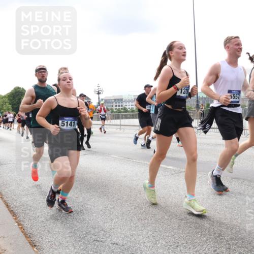 29.06.2025 - hella hamburg halbmarathon Lena Gebhardt http://msf.ph/oto/8241309 29.06.2025 10:33:51 Lombardsbrücke 1189, 1275, 1417, 1705, 1787, 1896, 1995, 2265, 2342, 2482, 2496, 2526, 2776, 2933, 3170, 3264, 3340, 3345, 3560, 3812, 3829, 3848, 4164, 4361, 4433, 4449, 4479, 4696, 4807, 4942, 5075, 5096, 5141, 5557, 5561, 5566, 5569, 5584, 5691, 5821, 5822, 5887, 6109, 6364, 6515, 6516, 6854, 6956, 6999, 7027, 7565, 7653, 7705, 8021, 8157, 8202, 8277, 8282, 8375, 8377, 8383, 8401, 8891, 9094, 9234, 9258, 9438, 9750, 9799, 9875, 9995, 10007, 10071, 10561, 11811 meine-sportfotos.de
