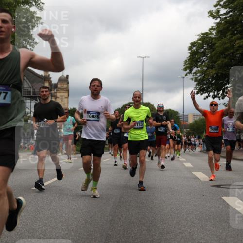29.06.2025 - hella hamburg halbmarathon Yannick Fuchs http://msf.ph/oto/8241317 29.06.2025 10:47:25 20KM 1030, 1061, 1151, 1499, 1706, 1727, 1783, 2074, 2082, 2099, 2346, 3059, 3208, 3209, 3334, 4065, 4635, 4770, 5077, 5638, 5866, 6198, 6481, 6628, 6629, 6762, 6877, 6942, 7177, 7509, 7864, 7918, 8390, 8447, 9142, 9537, 10549, 10891, 10895, 11992, 12379, 12413, 12490, 12875, 12909, 13032, 13289, 13865, 13997, 14323, 15061, 15126, 15179, 15497, 15502, 16477, 16538, 16986, 18134, 18487, 18590, 18720 meine-sportfotos.de