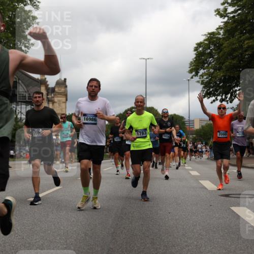 29.06.2025 - hella hamburg halbmarathon Yannick Fuchs http://msf.ph/oto/8241321 29.06.2025 10:47:25 20KM 1030, 1061, 1151, 1499, 1706, 1727, 1783, 2074, 2082, 2099, 2346, 3059, 3208, 3209, 3334, 4065, 4635, 4770, 5077, 5638, 5866, 6198, 6481, 6628, 6629, 6762, 6877, 6942, 7177, 7509, 7864, 7918, 8390, 8447, 9142, 9537, 10549, 10891, 10895, 11992, 12379, 12413, 12490, 12875, 12909, 13032, 13289, 13865, 13997, 14323, 15061, 15126, 15179, 15497, 15502, 16477, 16538, 16986, 18134, 18487, 18590, 18720 meine-sportfotos.de