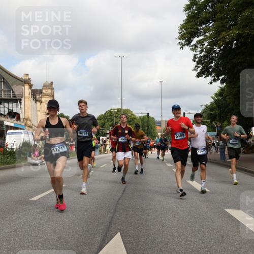 29.06.2025 - hella hamburg halbmarathon Yannick Fuchs http://msf.ph/oto/8241325 29.06.2025 10:34:53 20KM 1603, 1882, 2324, 2714, 2750, 2826, 4843, 5050, 5375, 5409, 5508, 5745, 5803, 5916, 6080, 6149, 6152, 6649, 7109, 7495, 7622, 8370, 8465, 8467, 9294, 10369, 10900, 10968, 11731, 12088, 12540, 12704, 12865, 13029, 13667, 14924, 15015, 15424, 15542, 15813, 16580, 16761, 17245, 18614, 18979 meine-sportfotos.de
