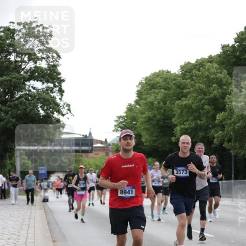 29.06.2025 - hella hamburg halbmarathon Jannik Wohlers http://msf.ph/oto/8241336 29.06.2025 10:29:45 Lombardsbrücke 1097, 1547, 3443, 3573, 3613, 5063, 5322, 6598, 6616, 6626, 8792, 10162, 12349, 12504, 12537, 12710, 13418, 14304, 16182, 16601, 16604, 16735, 16769, 18046, 18503, 18671 meine-sportfotos.de