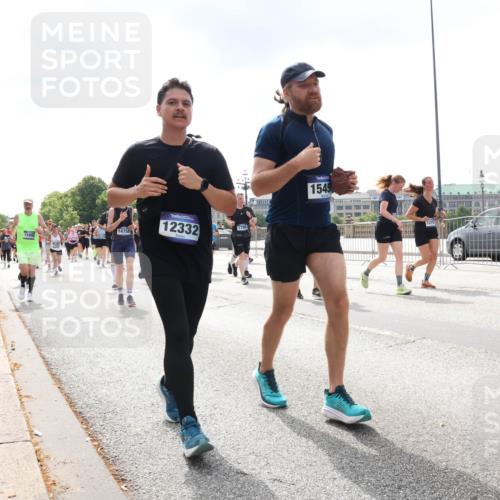 29.06.2025 - hella hamburg halbmarathon Lena Gebhardt http://msf.ph/oto/8241345 29.06.2025 10:45:21 Lombardsbrücke 1024, 1060, 1085, 1273, 1629, 1685, 1713, 1798, 1924, 2007, 2008, 2216, 2217, 2657, 2664, 2779, 2973, 3160, 3164, 3357, 3377, 3570, 3879, 3993, 4099, 4102, 4186, 4224, 4275, 4306, 4337, 4504, 4820, 4851, 5099, 5108, 5190, 5339, 5636, 5949, 6150, 6509, 6763, 6788, 6888, 6911, 6922, 6980, 7283, 7530, 7541, 7699, 7859, 7912, 8594, 8605, 8745, 8762, 8907, 9036, 9620, 10030, 10182, 10225, 10562, 10566, 10668, 10707, 11314, 12198, 12332, 12334, 12394, 13039, 13261 meine-sportfotos.de