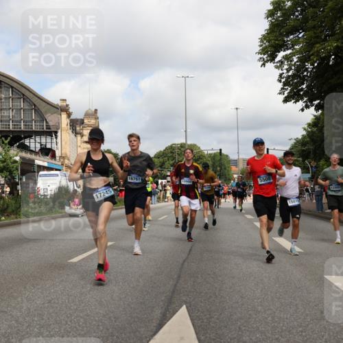 29.06.2025 - hella hamburg halbmarathon Yannick Fuchs http://msf.ph/oto/8241354 29.06.2025 10:34:54 20KM 1603, 1882, 2324, 2714, 2750, 2826, 4843, 5050, 5375, 5409, 5508, 5745, 5803, 5916, 6080, 6152, 6649, 7109, 7495, 7622, 8370, 8465, 8467, 9294, 10369, 10900, 10968, 11731, 12088, 12540, 12704, 12865, 13029, 13667, 14924, 15015, 15424, 15542, 15813, 16580, 16761, 17245, 18614, 18979 meine-sportfotos.de