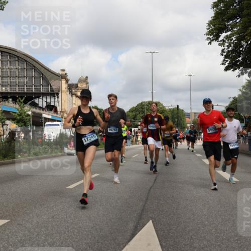 29.06.2025 - hella hamburg halbmarathon Yannick Fuchs http://msf.ph/oto/8241376 29.06.2025 10:34:54 20KM 1603, 1882, 2324, 2714, 2750, 2826, 4843, 5050, 5375, 5409, 5508, 5745, 5803, 5916, 6080, 6152, 6649, 7109, 7495, 7622, 8370, 8465, 8467, 9294, 10369, 10900, 10968, 11731, 12088, 12540, 12704, 12865, 13029, 13667, 14924, 15015, 15424, 15542, 15813, 16580, 16761, 17245, 18614, 18979 meine-sportfotos.de