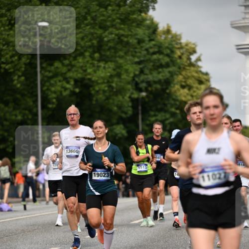 29.06.2025 - hella hamburg halbmarathon Dr. Thomas Lammeyer http://msf.ph/oto/8241388 29.06.2025 10:14:04 Kennedybrücke 1483, 1513, 1573, 1838, 3921, 4389, 5511, 7042, 7250, 7333, 7685, 8090, 8219, 8890, 9366, 9674, 9681, 9816, 9988, 11027, 11180 meine-sportfotos.de