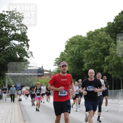 29.06.2025 - hella hamburg halbmarathon Jannik Wohlers http://msf.ph/oto/8241394 29.06.2025 10:29:45 Lombardsbrücke 1097, 1547, 3443, 3573, 3613, 5063, 5322, 6598, 6616, 6626, 8792, 10162, 12349, 12504, 12537, 12710, 13418, 14304, 16182, 16601, 16604, 16735, 16769, 18046, 18503, 18671 meine-sportfotos.de