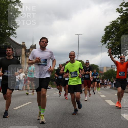 29.06.2025 - hella hamburg halbmarathon Yannick Fuchs http://msf.ph/oto/8241402 29.06.2025 10:47:26 20KM 1030, 1061, 1151, 1499, 1706, 1727, 1783, 2074, 2082, 2099, 2346, 3059, 3208, 3209, 3334, 4065, 4635, 4770, 5077, 5638, 5866, 6198, 6481, 6628, 6629, 6762, 6877, 6942, 7177, 7274, 7509, 7864, 7918, 8335, 8390, 8447, 9142, 9537, 10549, 10891, 10895, 11992, 12379, 12413, 12490, 12875, 12909, 13032, 13289, 13865, 13997, 14323, 15061, 15126, 15179, 15497, 15502, 16477, 16538, 16986, 18134, 18487, 18590, 18720 meine-sportfotos.de