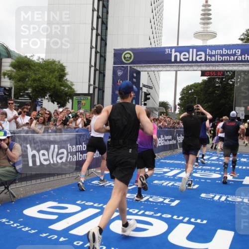 29.06.2025 - hella hamburg halbmarathon Michael Strokosch http://msf.ph/oto/8241409 29.06.2025 10:55:31 Ziel 1130, 2252, 2771, 4189, 4951, 5287, 5319, 6591, 6938, 8487, 12584, 13234, 13236, 14036, 16213, 16334, 16609, 16985, 17603, 17940 meine-sportfotos.de