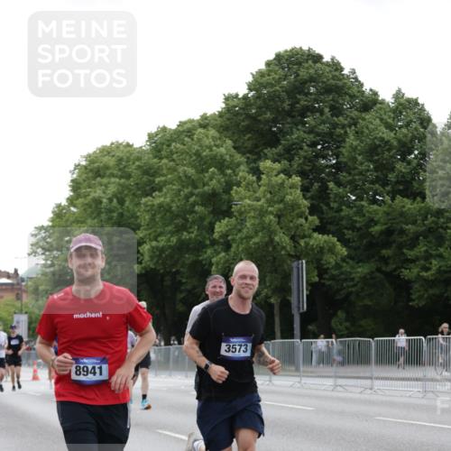 29.06.2025 - hella hamburg halbmarathon Jannik Wohlers http://msf.ph/oto/8241416 29.06.2025 10:29:46 Lombardsbrücke 1097, 1547, 2901, 3443, 3573, 3613, 5063, 5322, 6598, 6616, 6626, 8792, 10162, 12349, 12350, 12504, 12537, 12710, 13418, 14304, 16182, 16601, 16604, 16735, 16769, 18046, 18503, 18671 meine-sportfotos.de