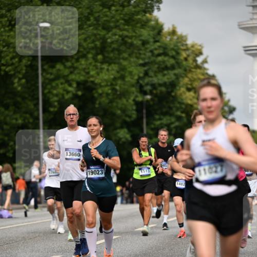 29.06.2025 - hella hamburg halbmarathon Dr. Thomas Lammeyer http://msf.ph/oto/8241418 29.06.2025 10:14:05 Kennedybrücke 1456, 1483, 1513, 1573, 1838, 3921, 4389, 7042, 7250, 7333, 7685, 8090, 8219, 8890, 9674, 9681, 9816, 9988, 11027, 11180 meine-sportfotos.de