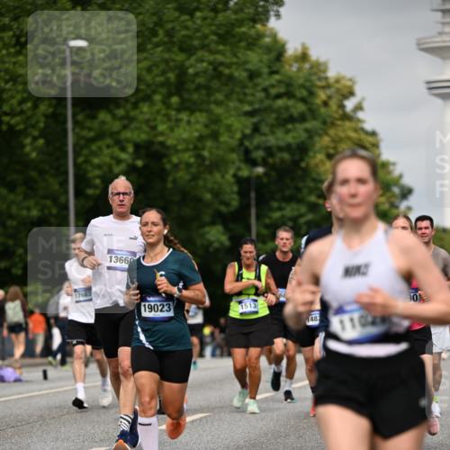 29.06.2025 - hella hamburg halbmarathon Dr. Thomas Lammeyer http://msf.ph/oto/8241429 29.06.2025 10:14:05 Kennedybrücke 1456, 1483, 1513, 1573, 1838, 3921, 4389, 7042, 7250, 7333, 7685, 8090, 8219, 8890, 9674, 9681, 9816, 9988, 11027, 11180 meine-sportfotos.de