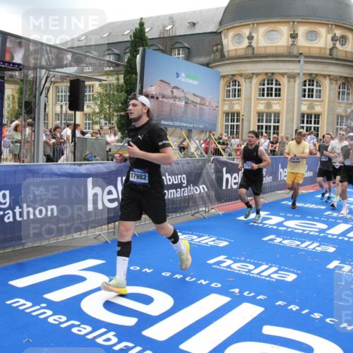29.06.2025 - hella hamburg halbmarathon Michael Strokosch http://msf.ph/oto/8241447 29.06.2025 10:48:26 Ziel 1537, 3747, 5129, 5362, 5528, 6081, 6923, 7367, 8216, 9262, 9770, 11467, 12549, 12840, 15735, 17745, 17855, 17982, 18790, 18923 meine-sportfotos.de