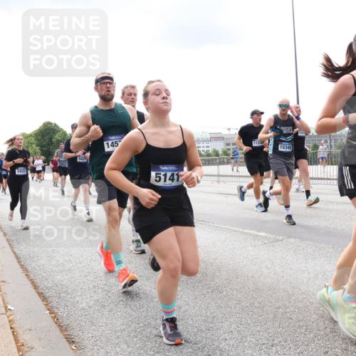 29.06.2025 - hella hamburg halbmarathon Lena Gebhardt http://msf.ph/oto/8241459 29.06.2025 10:33:51 Lombardsbrücke 1189, 1275, 1417, 1705, 1787, 1896, 1995, 2265, 2342, 2482, 2496, 2526, 2776, 2933, 3170, 3264, 3340, 3345, 3560, 3812, 3829, 3848, 4164, 4361, 4433, 4449, 4479, 4696, 4807, 4942, 5075, 5096, 5141, 5557, 5561, 5566, 5569, 5584, 5691, 5821, 5822, 5887, 6109, 6364, 6515, 6516, 6854, 6956, 6999, 7027, 7565, 7653, 7705, 8021, 8157, 8202, 8277, 8282, 8375, 8377, 8383, 8401, 8891, 9094, 9234, 9258, 9438, 9750, 9799, 9875, 9995, 10007, 10071, 10561, 11811 meine-sportfotos.de