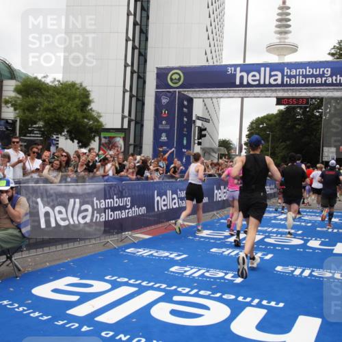 29.06.2025 - hella hamburg halbmarathon Michael Strokosch http://msf.ph/oto/8241464 29.06.2025 10:55:32 Ziel 1130, 2252, 2771, 4951, 5287, 5319, 6591, 6938, 12584, 13234, 13267, 14036, 14592, 16213, 16334, 16609, 17603, 17940 meine-sportfotos.de