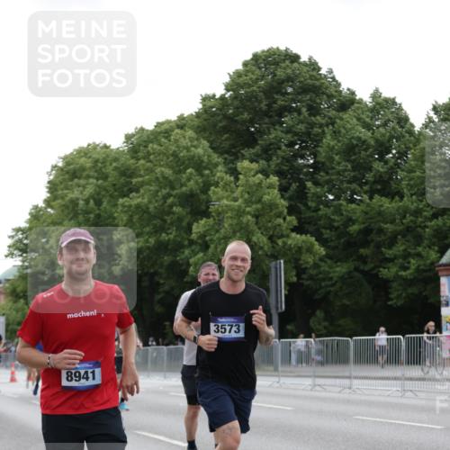 29.06.2025 - hella hamburg halbmarathon Jannik Wohlers http://msf.ph/oto/8241465 29.06.2025 10:29:46 Lombardsbrücke 1097, 1547, 2901, 3443, 3573, 3613, 5063, 5322, 6598, 6616, 6626, 8792, 10162, 12349, 12350, 12504, 12537, 12710, 13418, 14304, 16182, 16601, 16604, 16735, 16769, 18046, 18503, 18671 meine-sportfotos.de