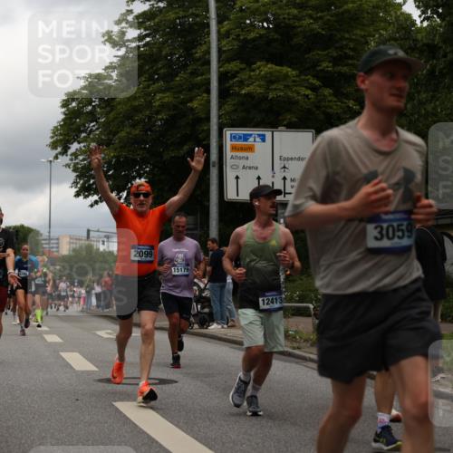 29.06.2025 - hella hamburg halbmarathon Yannick Fuchs http://msf.ph/oto/8241483 29.06.2025 10:47:26 20KM 1030, 1061, 1151, 1499, 1706, 1727, 1783, 2074, 2082, 2099, 2346, 3059, 3208, 3209, 3334, 4065, 4635, 4770, 5077, 5638, 5866, 6198, 6481, 6628, 6629, 6762, 6877, 6942, 7177, 7274, 7509, 7864, 7918, 8335, 8390, 8447, 9142, 9537, 10549, 10891, 10895, 11992, 12379, 12413, 12490, 12875, 12909, 13032, 13289, 13865, 13997, 14323, 15061, 15126, 15179, 15497, 15502, 16477, 16538, 16986, 18134, 18487, 18590, 18720 meine-sportfotos.de