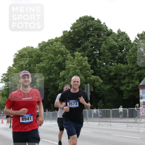 29.06.2025 - hella hamburg halbmarathon Jannik Wohlers http://msf.ph/oto/8241498 29.06.2025 10:29:46 Lombardsbrücke 1097, 1547, 2901, 3443, 3573, 3613, 5063, 5322, 6598, 6616, 6626, 8792, 10162, 12349, 12350, 12504, 12537, 12710, 13418, 14304, 16182, 16601, 16604, 16735, 16769, 18046, 18503, 18671 meine-sportfotos.de