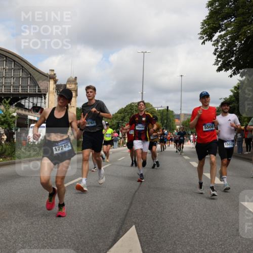 29.06.2025 - hella hamburg halbmarathon Yannick Fuchs http://msf.ph/oto/8241510 29.06.2025 10:34:54 20KM 1603, 1882, 2324, 2714, 2750, 2826, 4843, 5050, 5375, 5409, 5508, 5745, 5803, 5916, 6080, 6152, 6649, 7109, 7495, 7622, 8370, 8465, 8467, 9294, 10369, 10900, 10968, 11731, 12088, 12540, 12704, 12865, 13029, 13667, 14924, 15015, 15424, 15542, 15813, 16580, 16761, 17245, 18614, 18979 meine-sportfotos.de