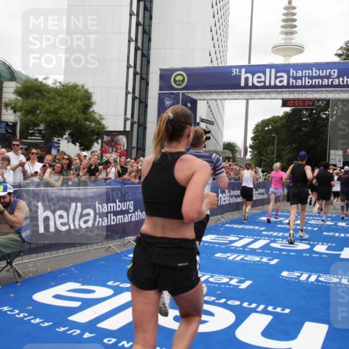 29.06.2025 - hella hamburg halbmarathon Michael Strokosch http://msf.ph/oto/8241524 29.06.2025 10:55:33 Ziel 1130, 2252, 2771, 4951, 5319, 6591, 6938, 11554, 12544, 12584, 13234, 13267, 14036, 14592, 16213, 16334, 16609, 17603, 17940 meine-sportfotos.de