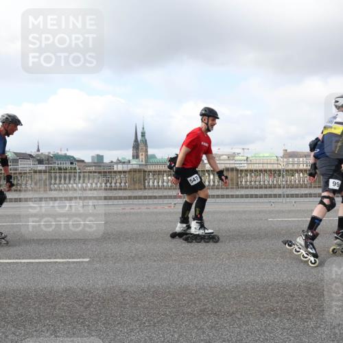 29.06.2025 - hella hamburg halbmarathon Lena Gebhardt http://msf.ph/oto/8241539 29.06.2025 09:02:13 Lombardsbrücke  meine-sportfotos.de
