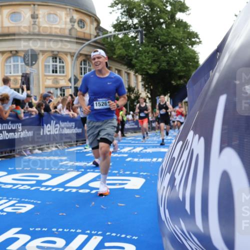 29.06.2025 - hella hamburg halbmarathon Strokosch-Dieckow http://msf.ph/oto/8241567 29.06.2025 10:37:04 Ziel 1385, 1411, 5315, 5923, 6123, 6458, 7482, 8362, 9178, 10190, 10738, 11120, 11423, 13972, 15178, 15261, 15410, 16992, 17024, 17125, 17658 meine-sportfotos.de