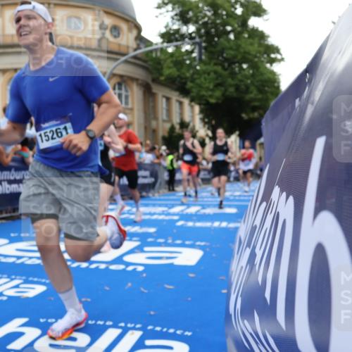 29.06.2025 - hella hamburg halbmarathon Strokosch-Dieckow http://msf.ph/oto/8241589 29.06.2025 10:37:05 Ziel 1385, 1411, 5315, 5923, 6123, 6458, 7482, 8362, 9178, 10190, 10738, 11120, 11423, 13972, 15178, 15261, 15410, 16992, 17024, 17125, 17137, 17658 meine-sportfotos.de